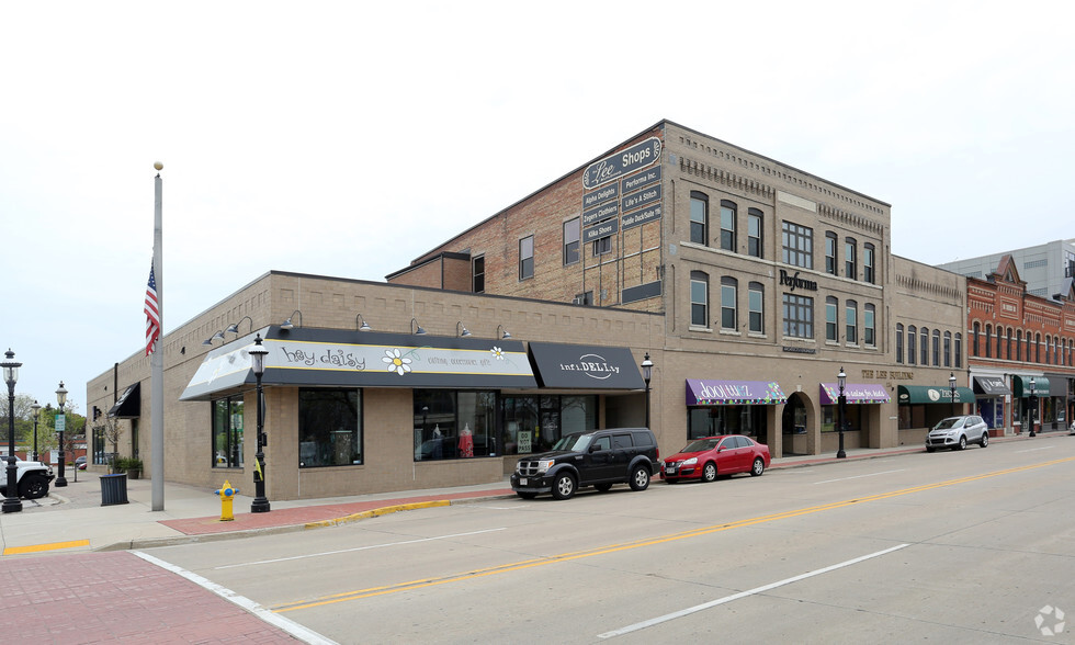 124 N Broadway, De Pere, WI for sale - Building Photo - Image 1 of 1