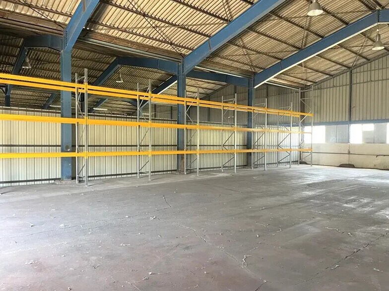 Flex in Villeneuve-sur-Lot for lease - Interior Photo - Image 3 of 3