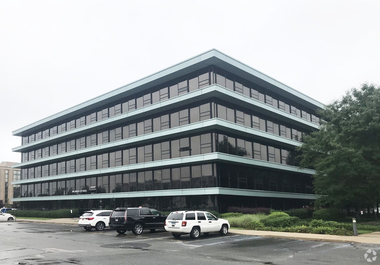 200 Garden City Plz, Garden City, NY 11530 | LoopNet.com