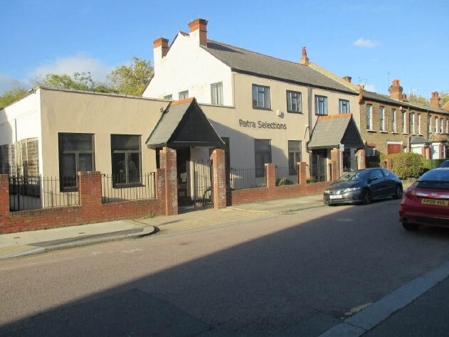 1-7 Nant Road portfolio of 2 properties for sale on LoopNet.com - Primary Photo - Image 2 of 2