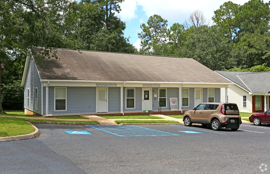 2169 Denton Rd, Dothan, AL 36303