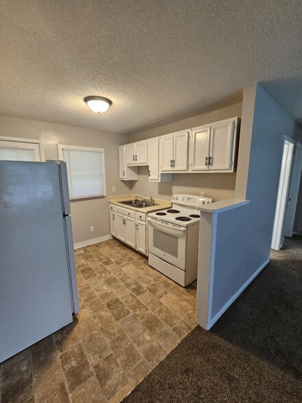 305 E 25th Street Pl S, Newton, IA for sale - Building Photo - Image 3 of 7