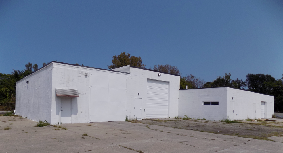 2235 Montcalm St, Indianapolis, IN for lease - Building Photo - Image 1 of 3