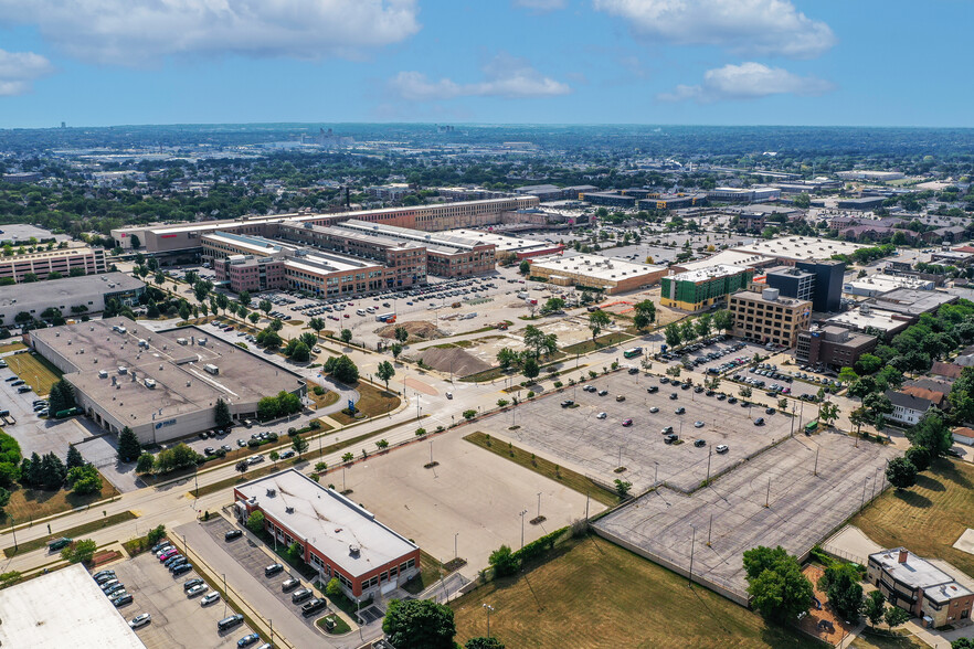 1100 70th St, West Allis, WI for sale - Primary Photo - Image 1 of 1