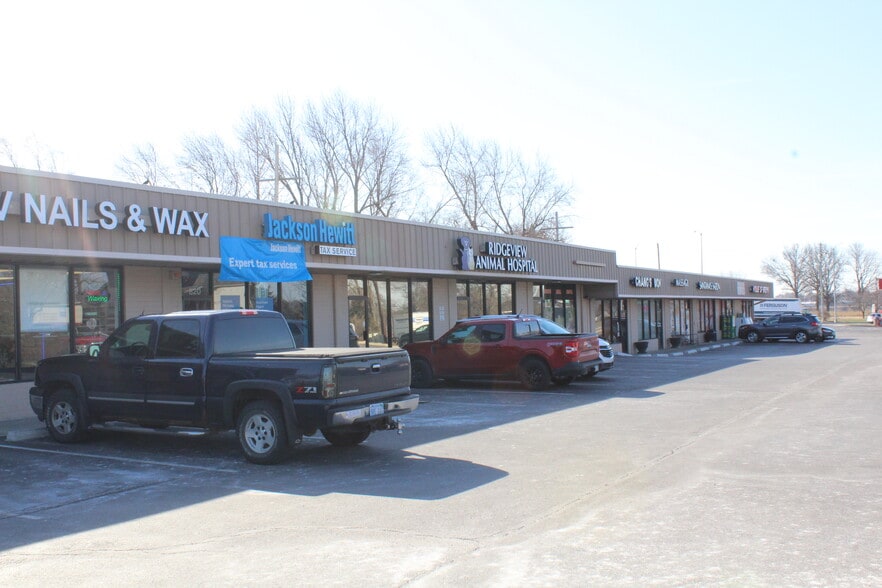 802-820 N Ridgeview Rd, Olathe, KS for lease - Building Photo - Image 3 of 3