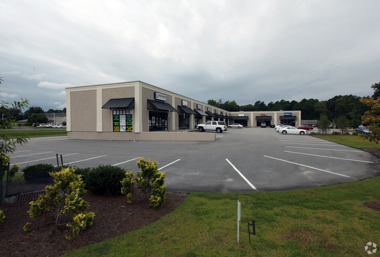 588 Bailey Rd, Lumberton, NC 28358