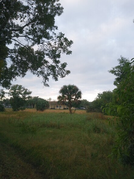 9710 Commerce Center Ct, Fort Myers, FL for sale - Building Photo - Image 1 of 1