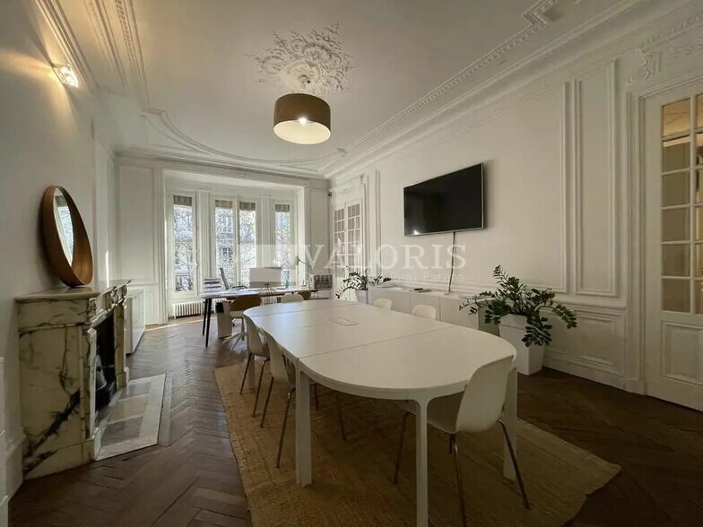 Office in Lyon for lease - Interior Photo - Image 2 of 6