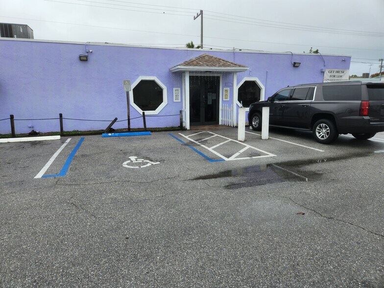 327 N Dixie Hwy, Lake Worth, FL for sale - Building Photo - Image 2 of 5