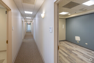 1445 N Hunt Club Rd, Gurnee, IL for lease Interior Photo- Image 2 of 2