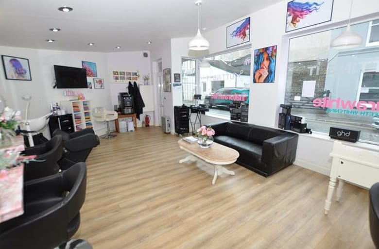 10 Mansel St, Carmarthen for sale - Interior Photo - Image 2 of 5