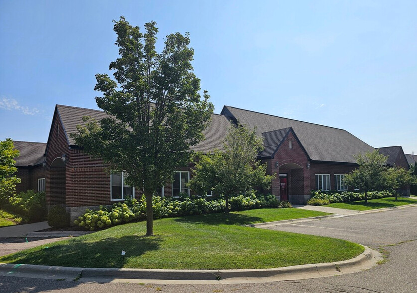 38221 Mound Rd, Sterling Heights, MI for lease - Building Photo - Image 1 of 5