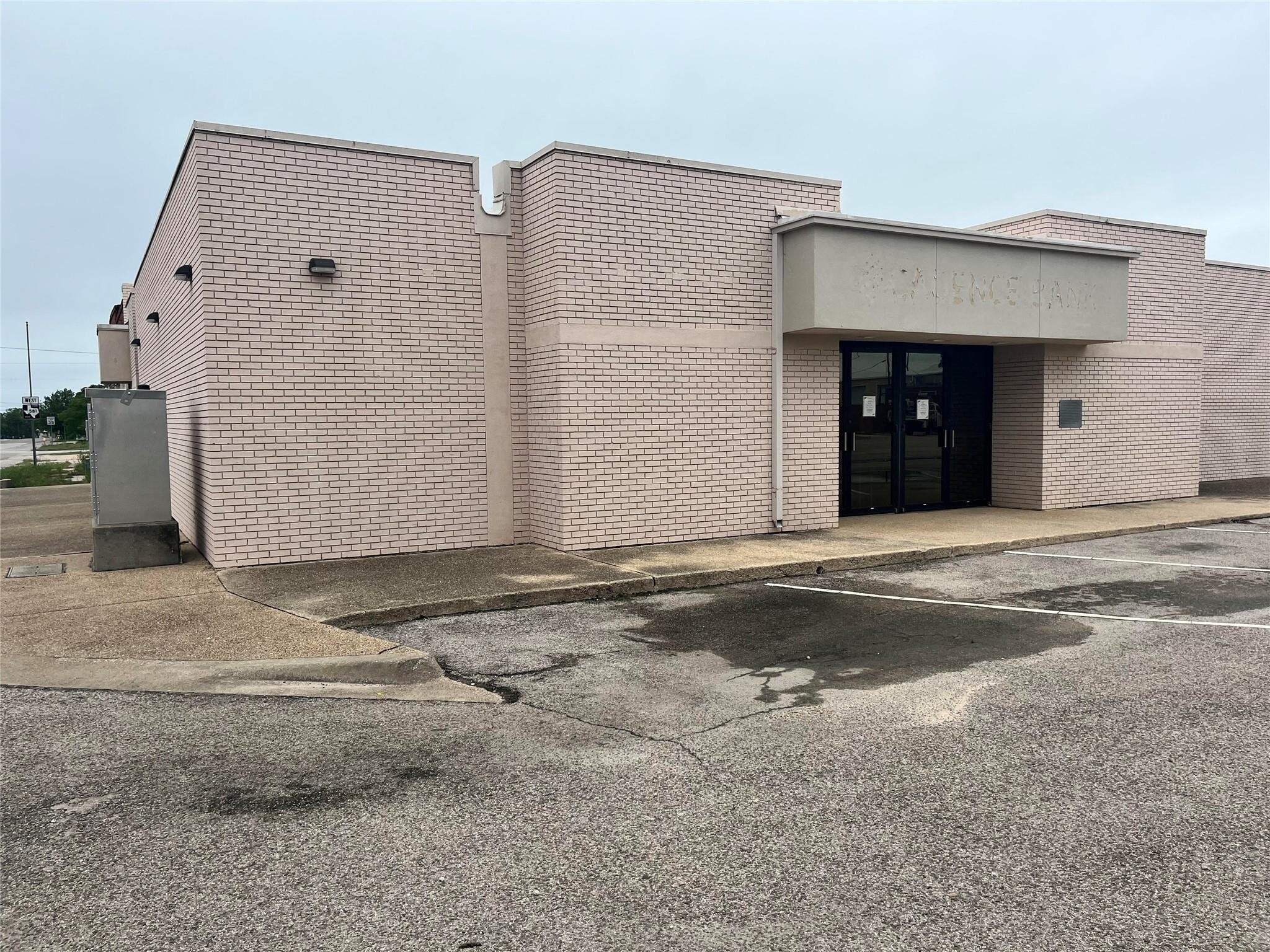 101 N 4th St, Lometa, TX for sale Building Photo- Image 1 of 15