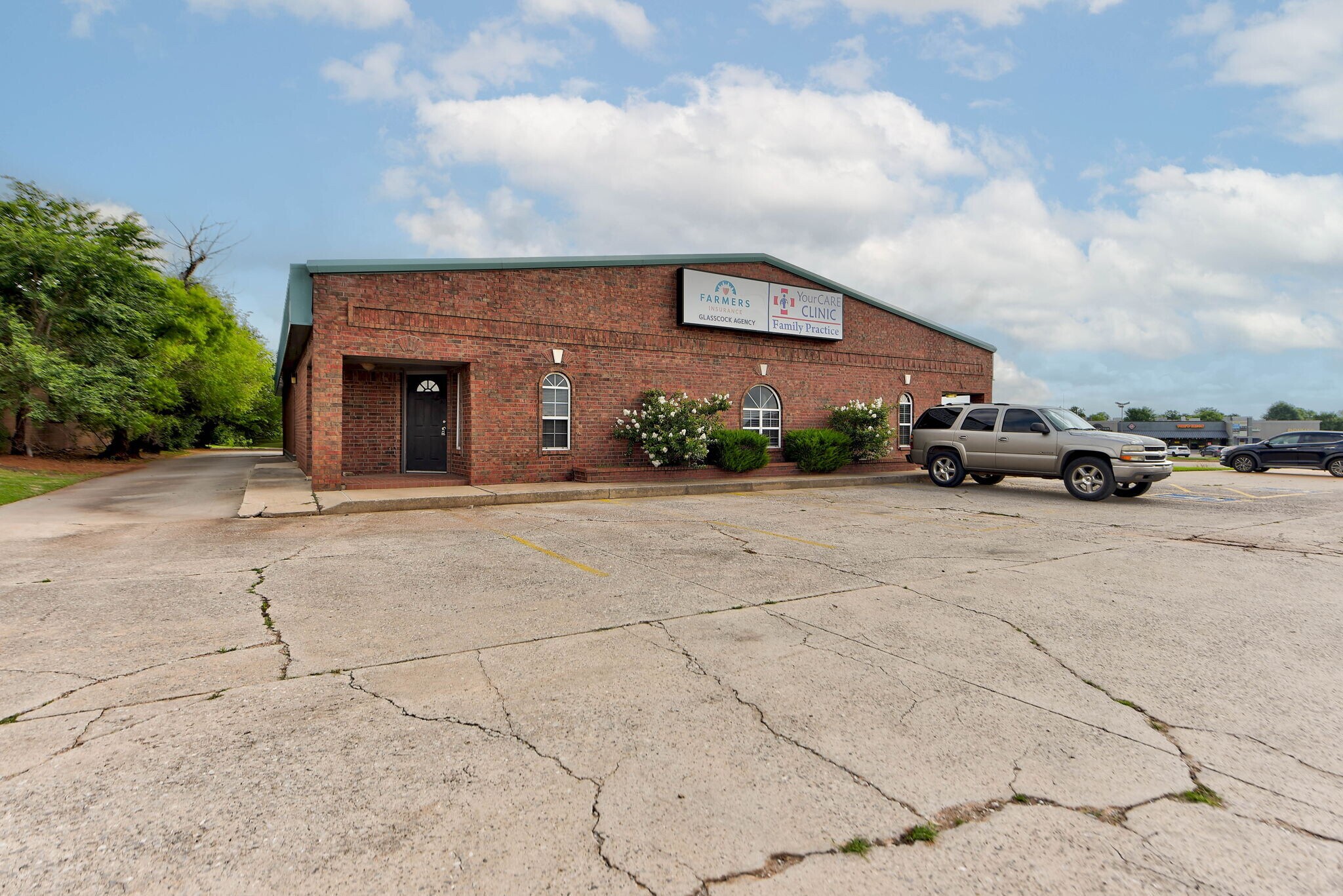 1027-1029 E Vandament Ave, Yukon, OK for sale Building Photo- Image 1 of 1