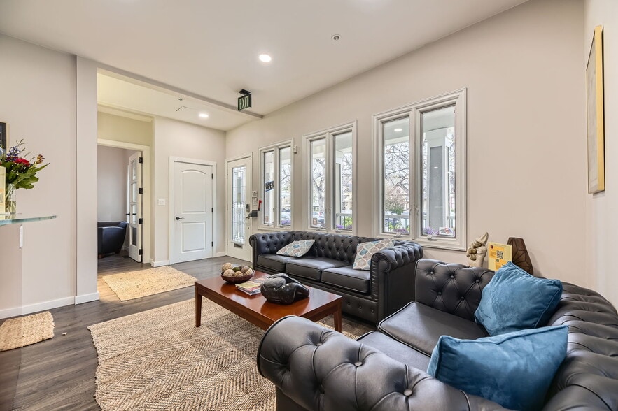 1761 N Emerson St, Denver, CO for sale - Interior Photo - Image 3 of 25