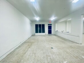 3366 Cleveland Ave, Fort Myers, FL for lease Interior Photo- Image 1 of 3