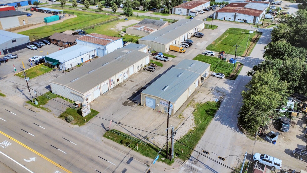 1027 Aldine Bender Rd, Houston, TX for lease - Building Photo - Image 1 of 20