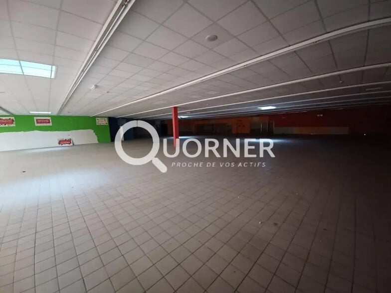 Retail in Reims for lease - Building Photo - Image 2 of 18