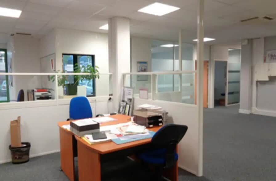 Office in Bron for lease - Interior Photo - Image 1 of 5