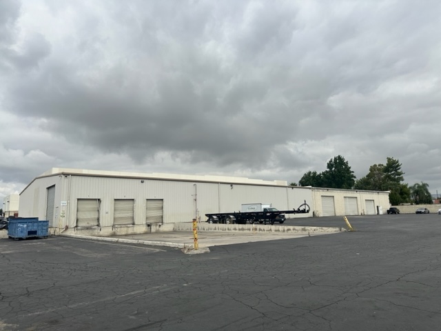 1045 Rialto Ave, Rialto, CA for lease - Building Photo - Image 1 of 12