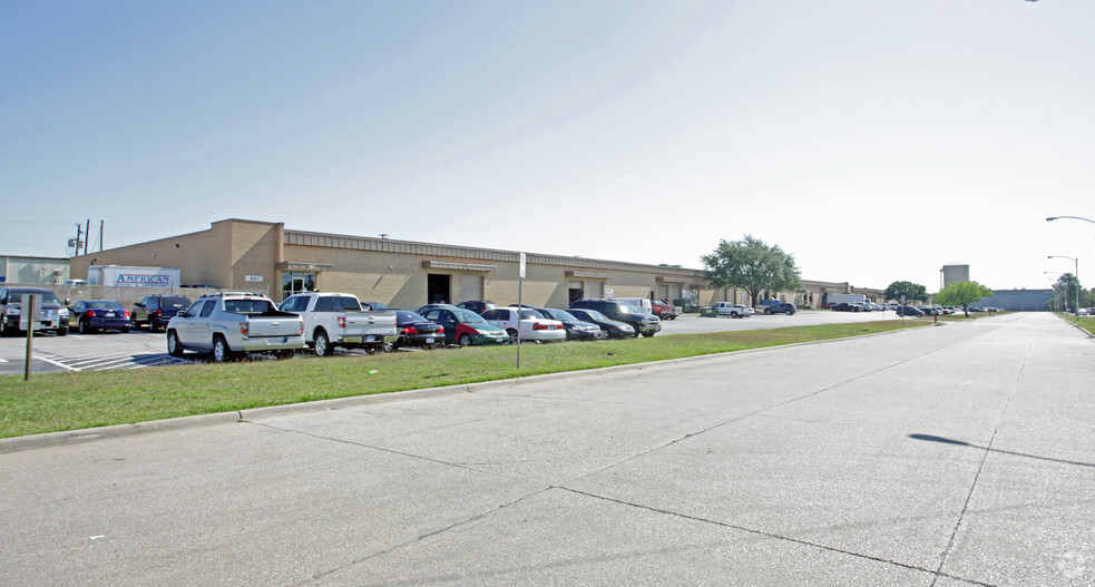 901-941 Avenue N, Grand Prairie, TX for lease - Building Photo - Image 3 of 5