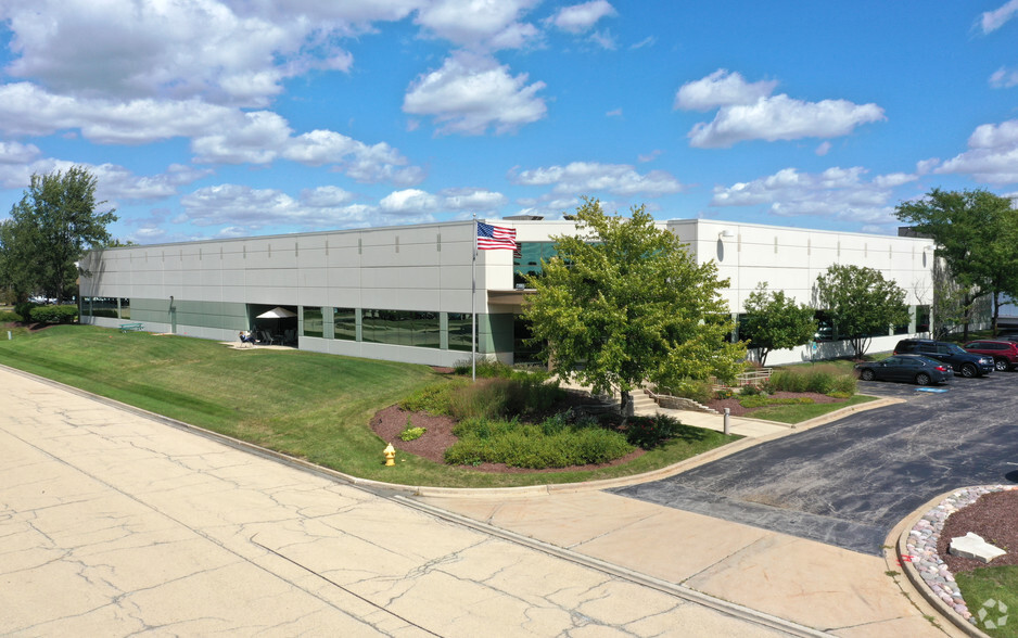 1340 Internationale Pky, Woodridge, IL for lease - Building Photo - Image 1 of 6