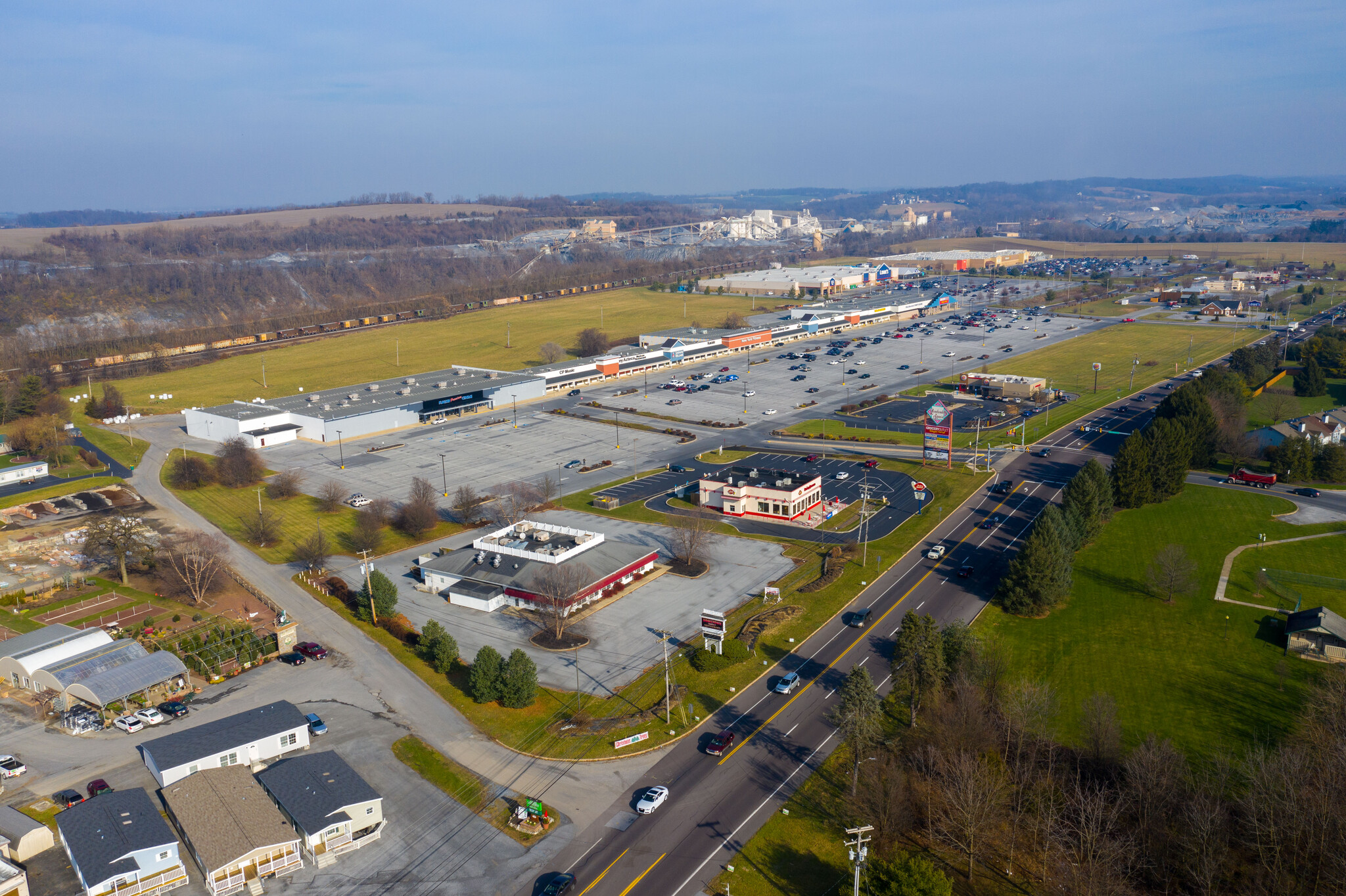 2-22 N Londonderry Sq, Palmyra, PA for lease Building Photo- Image 1 of 2