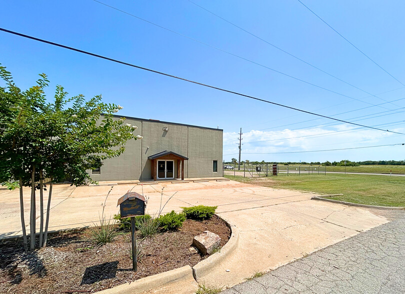 6515 SW 57th St, Oklahoma City, OK for lease - Building Photo - Image 1 of 5