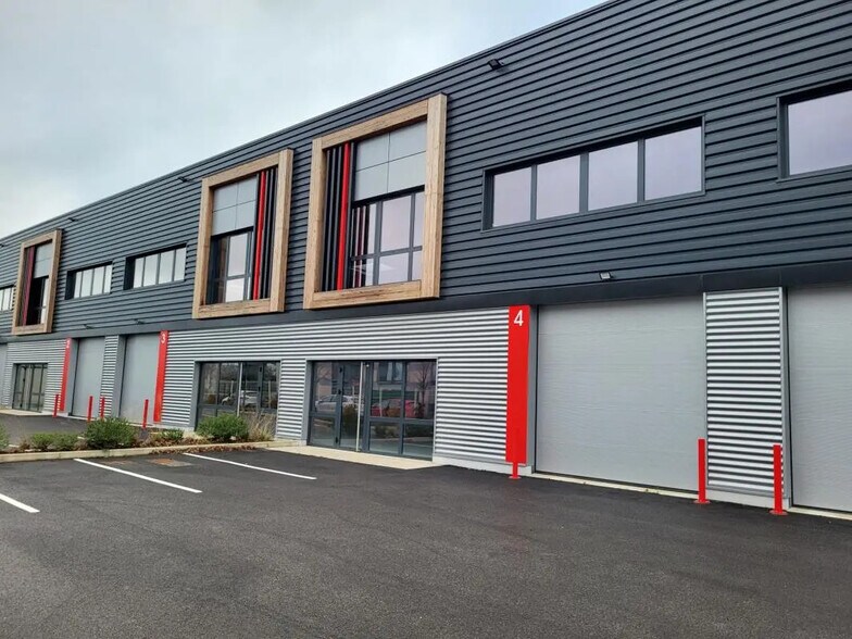 Flex in Saint-Quentin-Fallavier for lease - Building Photo - Image 2 of 5