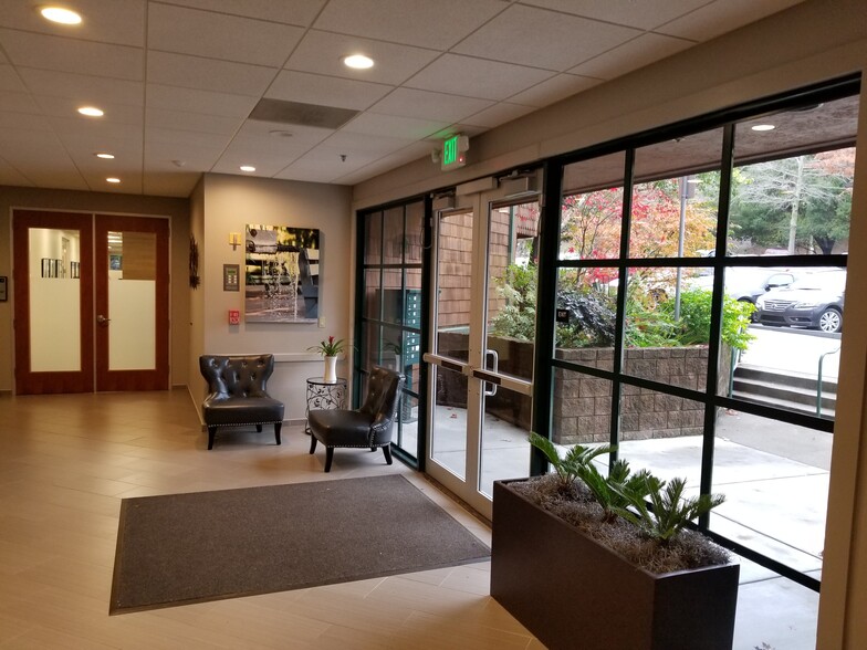 201 Alameda Del Prado, Novato, CA for lease - Lobby - Image 2 of 4