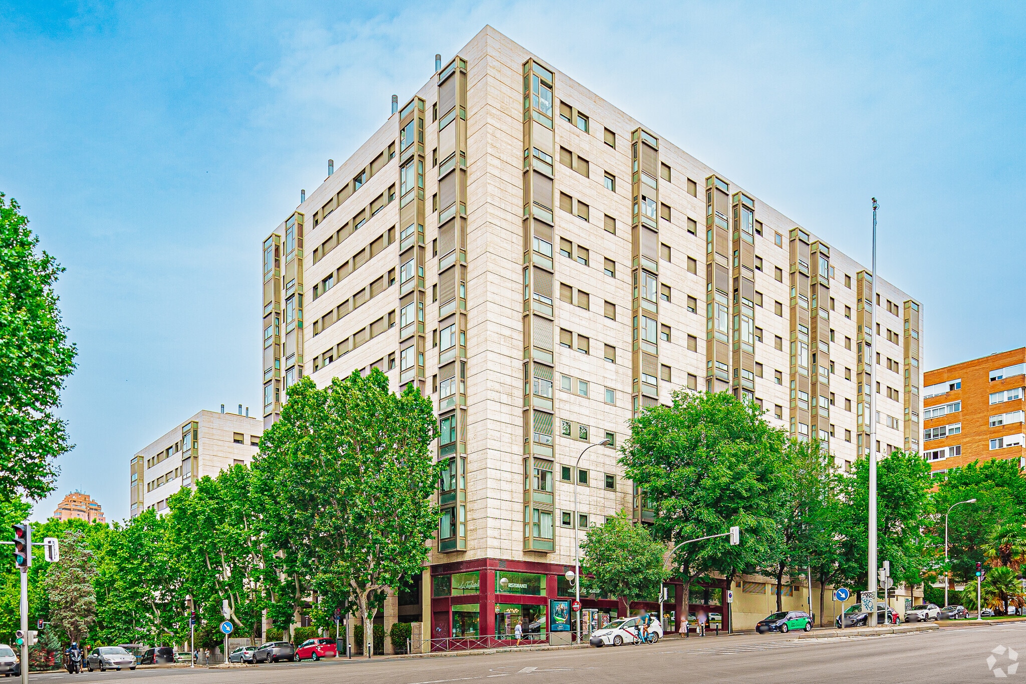 Multifamily in Madrid, Madrid for sale Primary Photo- Image 1 of 3