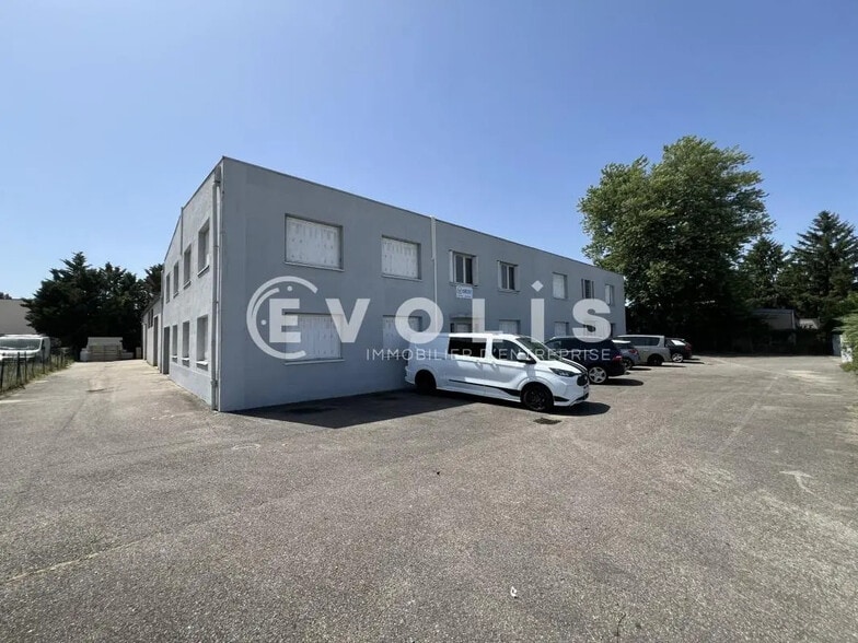3 Rue Jean Macé, Saint-Symphorien-d'Ozon for lease - Building Photo - Image 3 of 23