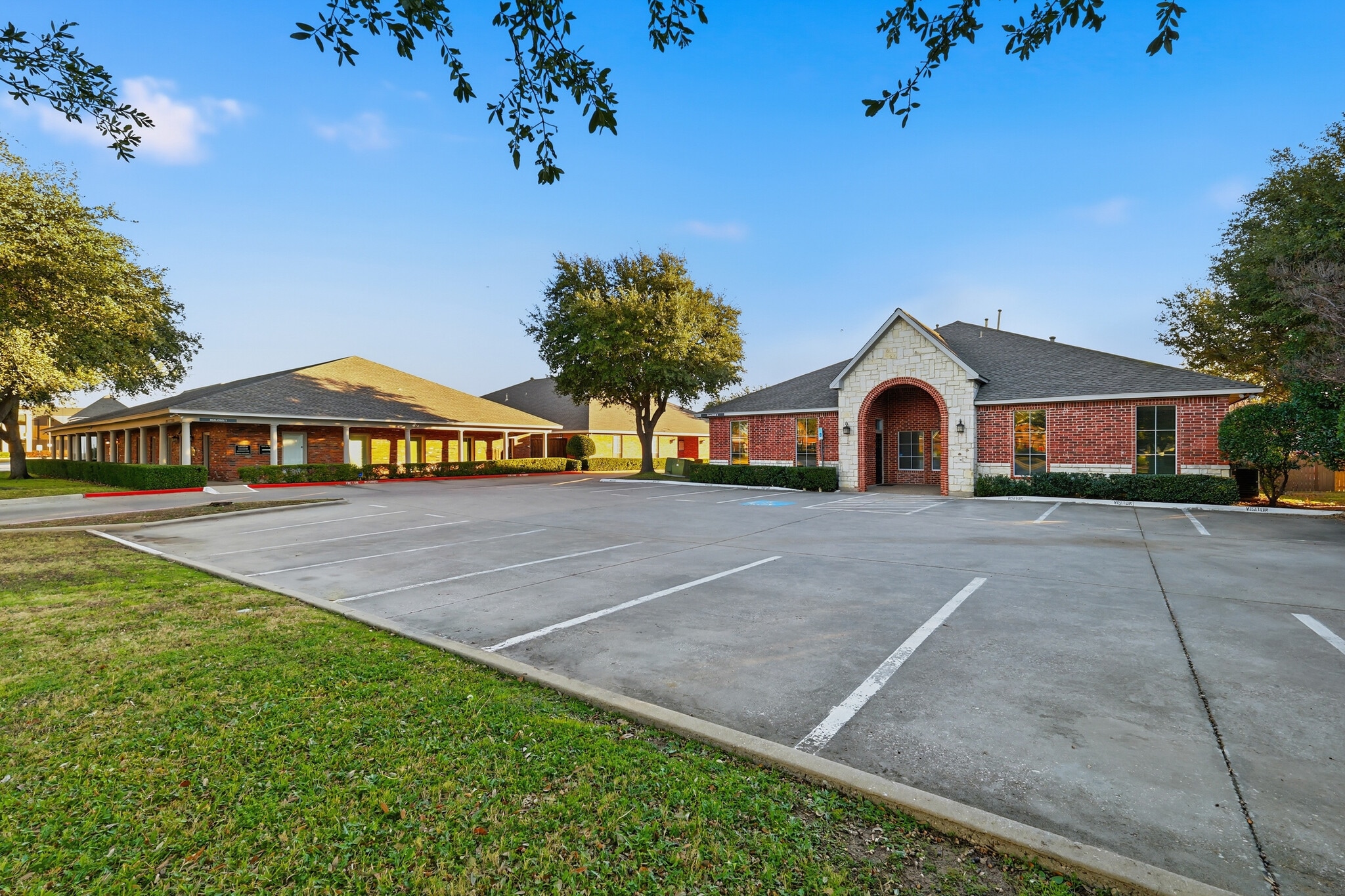 105 Kathryn Dr, Lewisville, TX for lease Interior Photo- Image 1 of 3