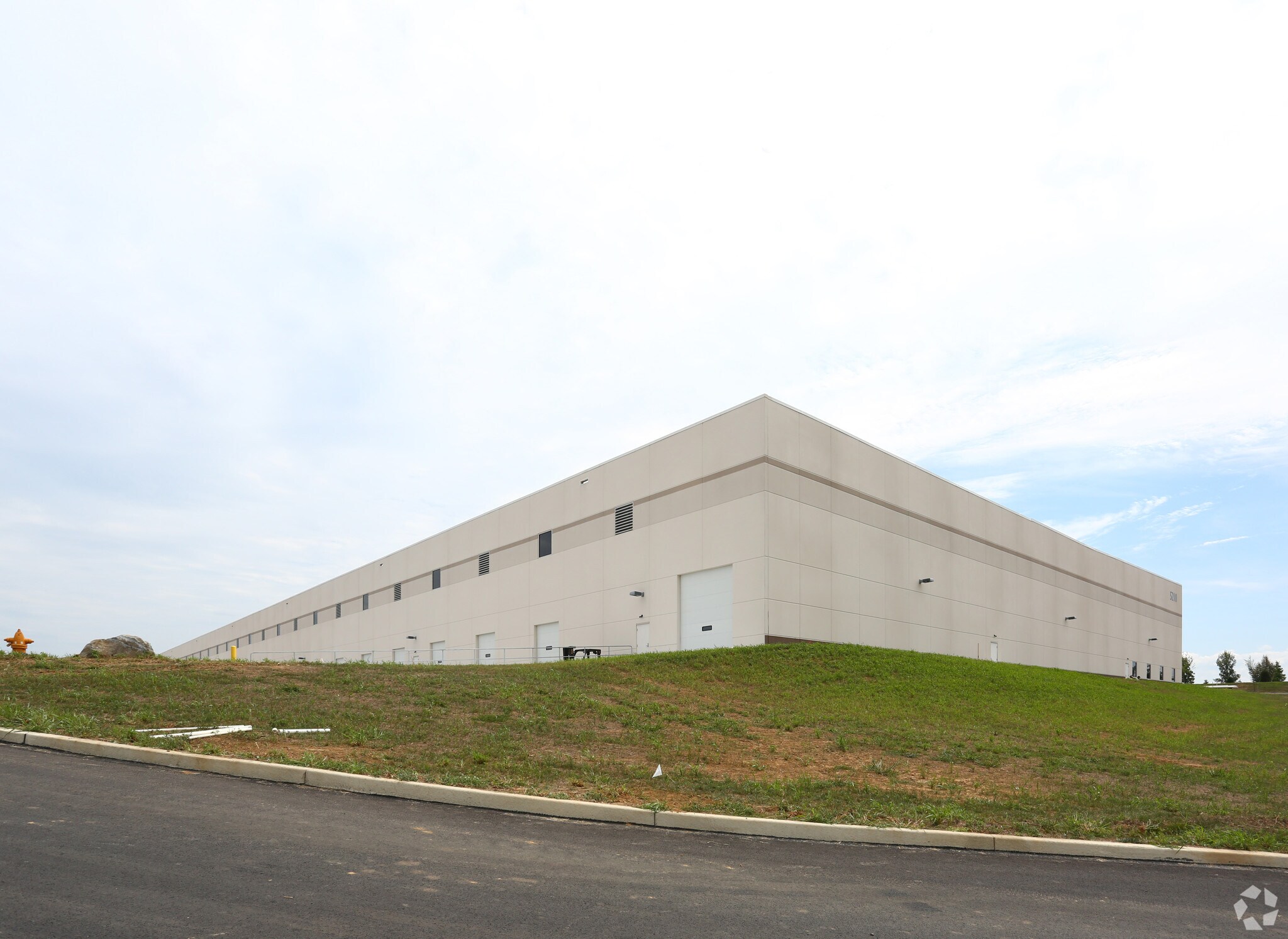 5210 Jaindl Blvd, Bethlehem, PA for sale Primary Photo- Image 1 of 1