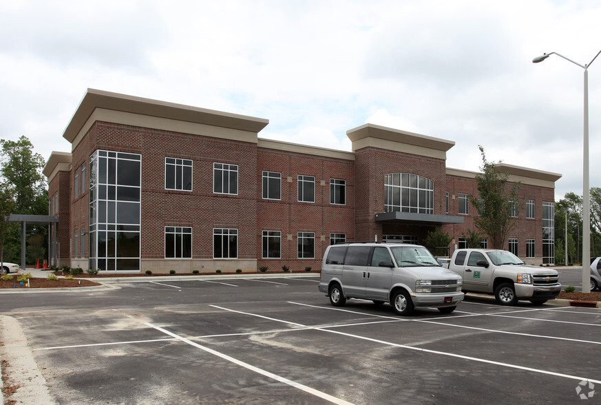 166 Springbrook Ave, Clayton, NC for lease - Building Photo - Image 1 of 8