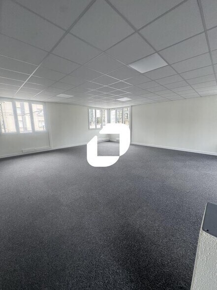 Industrial in Noisy-le-Sec for lease - Building Photo - Image 3 of 7