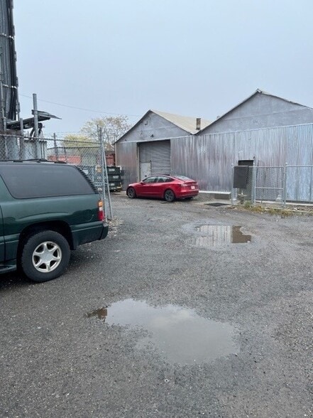 6104 Strickland Ave, Brooklyn, NY for lease - Building Photo - Image 2 of 14