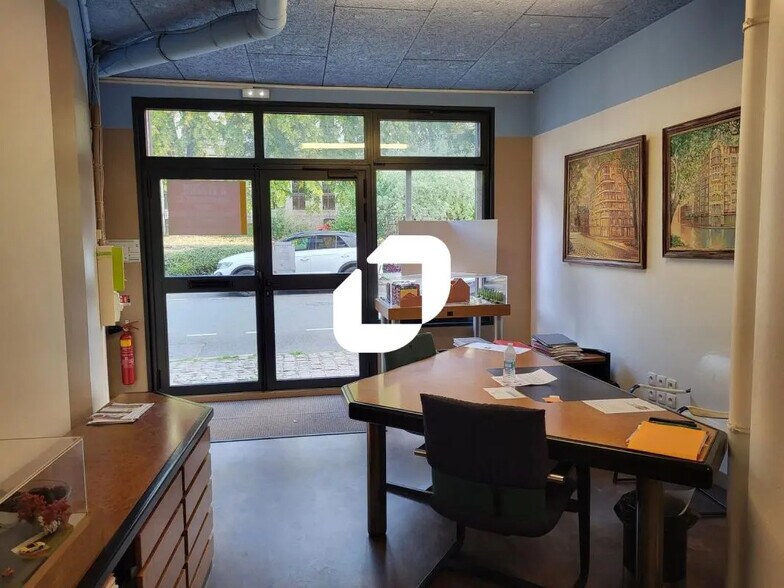 Office in Lille for sale - Building Photo - Image 1 of 6