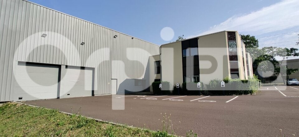 Flex in Lisses for lease Building Photo- Image 1 of 13