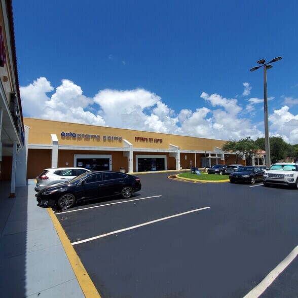 8030-8384 N Pines Blvd, Pembroke Pines, FL for lease - Building Photo - Image 3 of 21