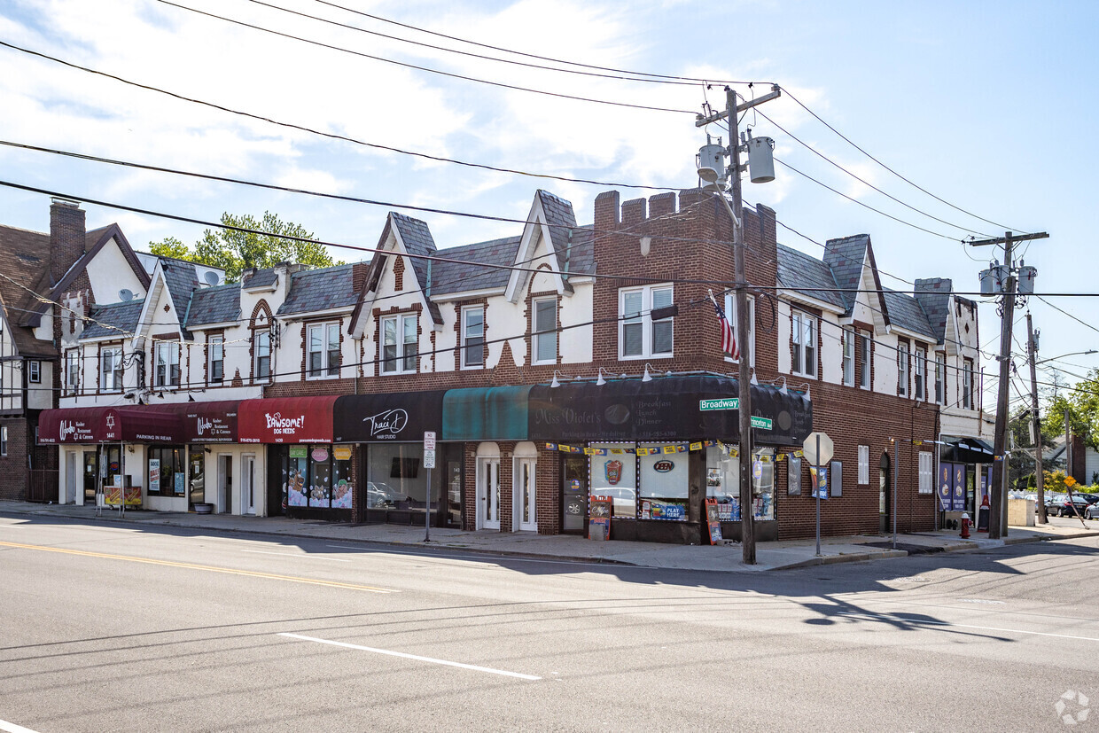 1435-1441 Broadway, Hewlett, NY for lease Building Photo- Image 1 of 1