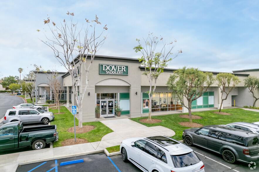 23052 Lake Forest Dr, Laguna Hills, CA for lease - Building Photo - Image 3 of 18