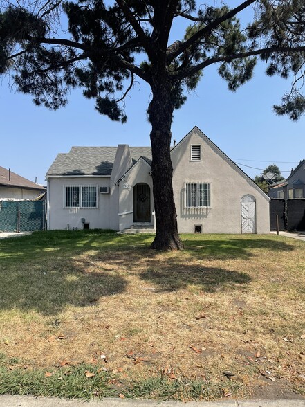 1529 E 1st St, Santa Ana, CA for sale - Primary Photo - Image 1 of 6