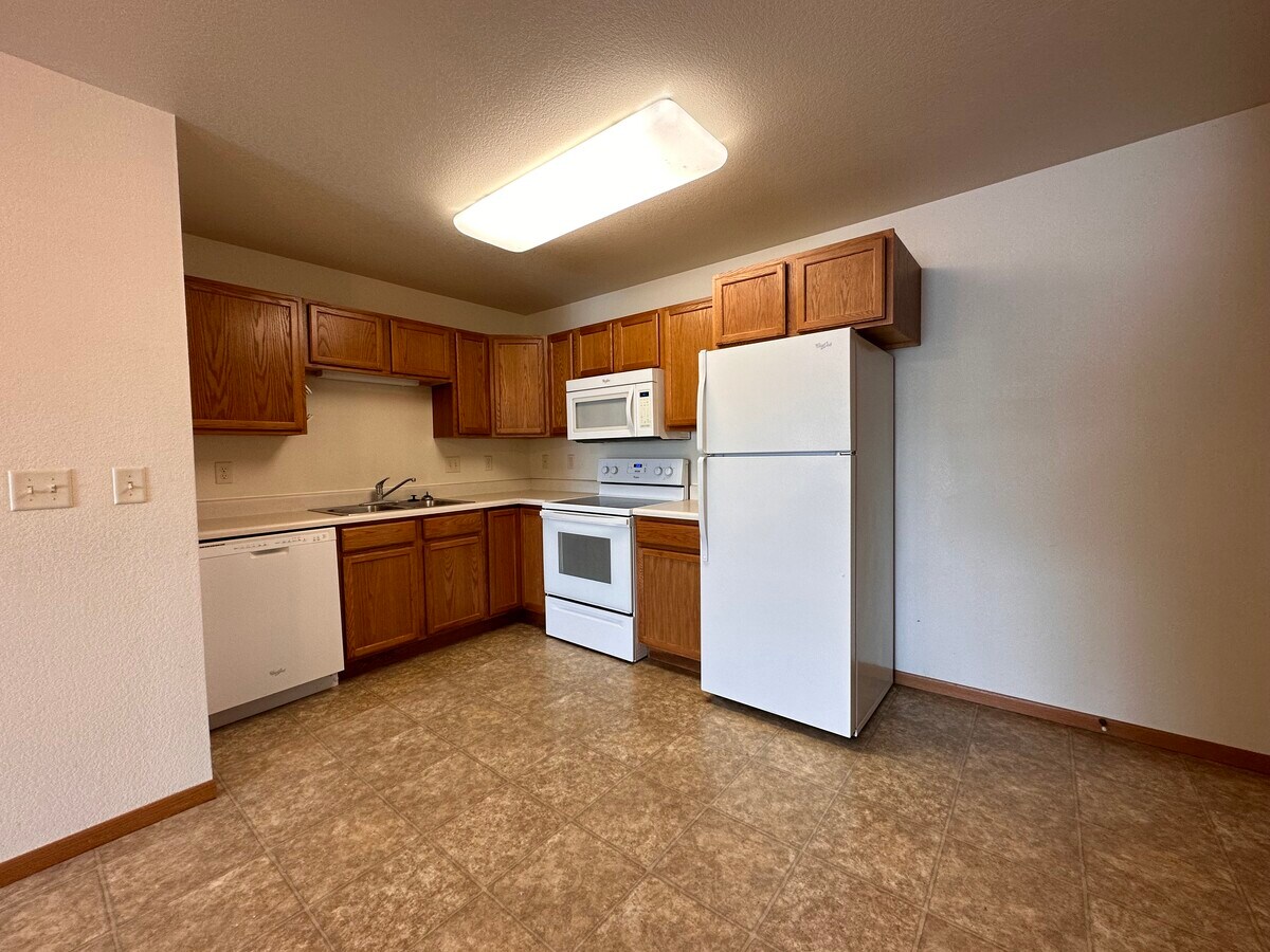 600 E Division St, Kenmare, ND 58746 12 Plex in Kenmare, ND