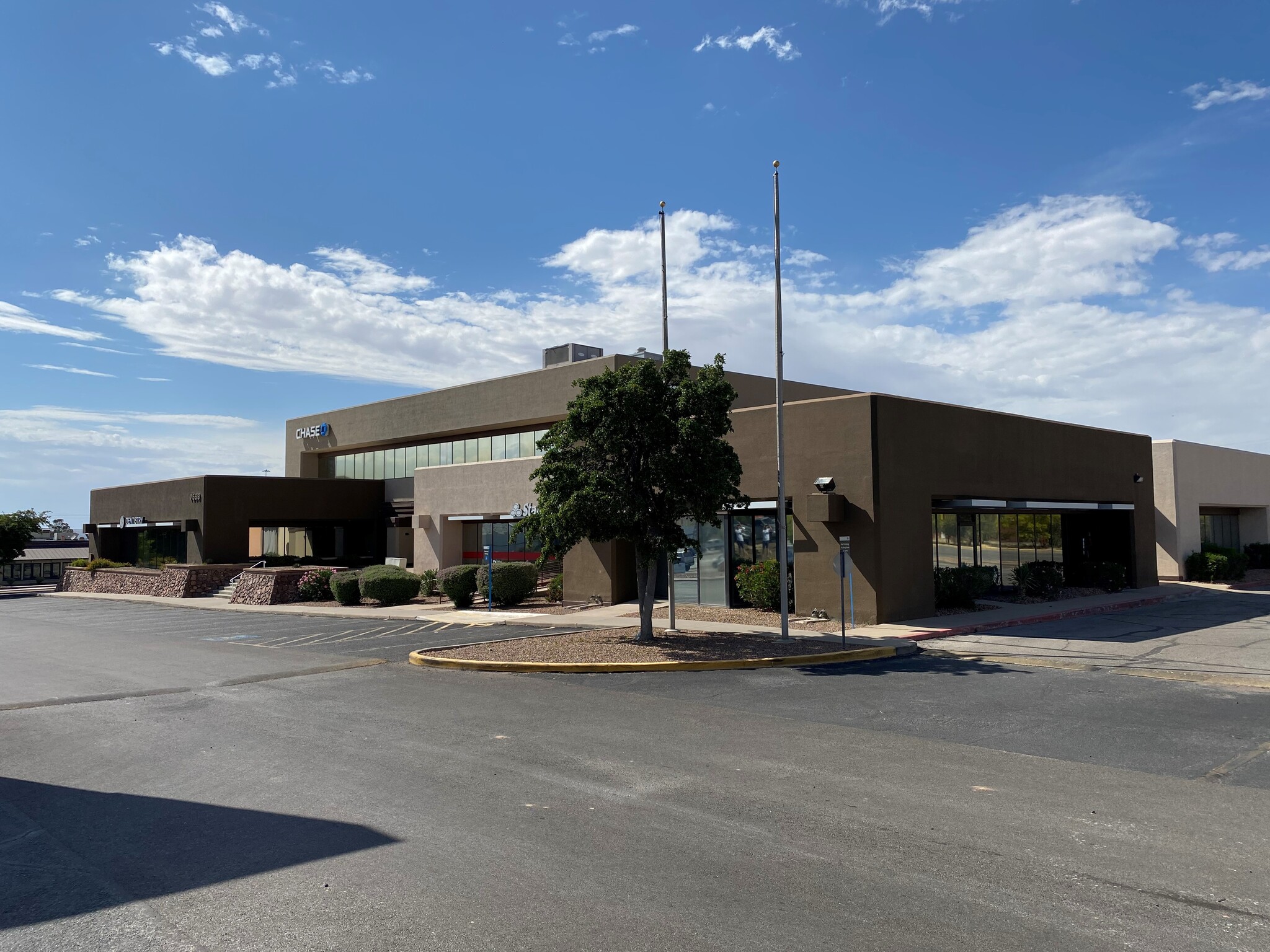 7598 N Mesa St, El Paso, TX for lease Building Photo- Image 1 of 7