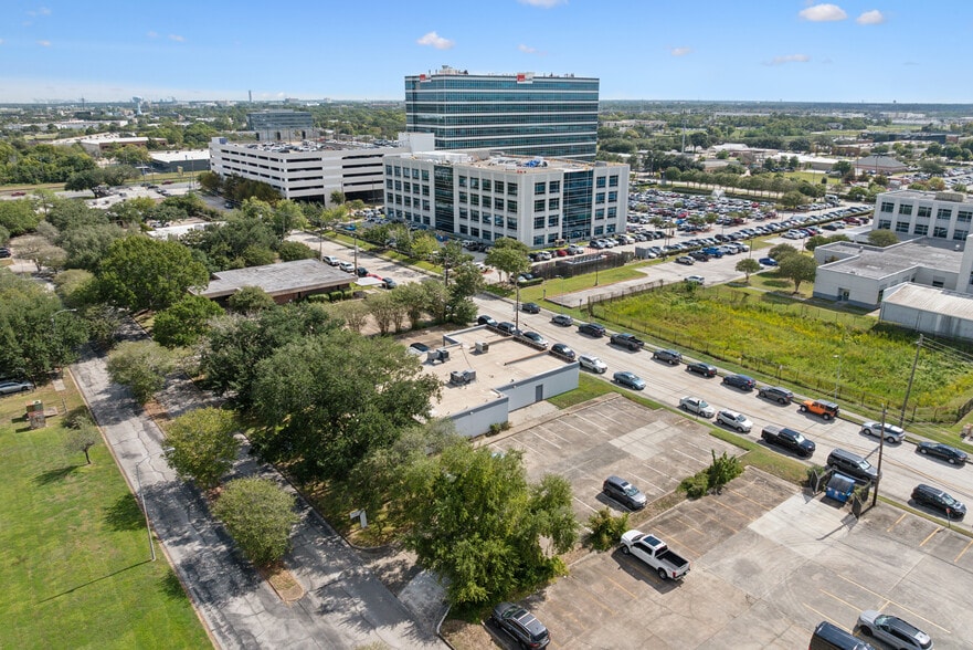 12 Professional Park Dr, Webster, TX for sale - Building Photo - Image 2 of 8