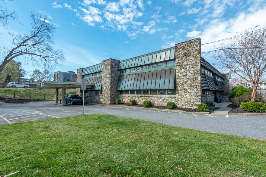 7 Orchard St, Asheville, NC for sale - Building Photo - Image 1 of 4