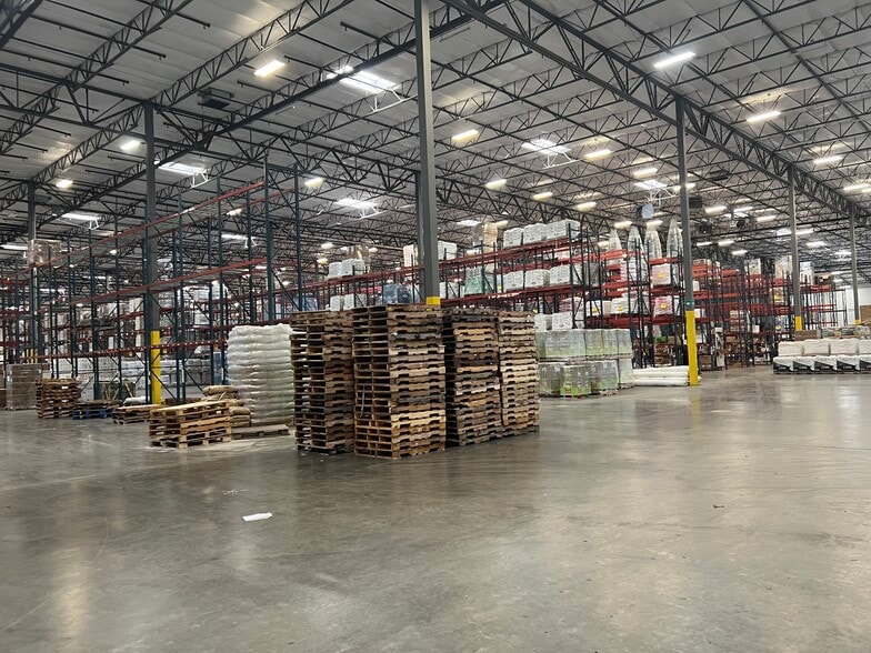 15750 N Columbia Blvd, Portland, OR for lease - Interior Photo - Image 2 of 2