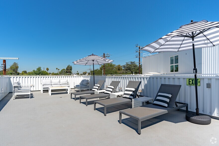 11700 W Magnolia Blvd, Valley Village, CA for sale - Building Photo - Image 2 of 29