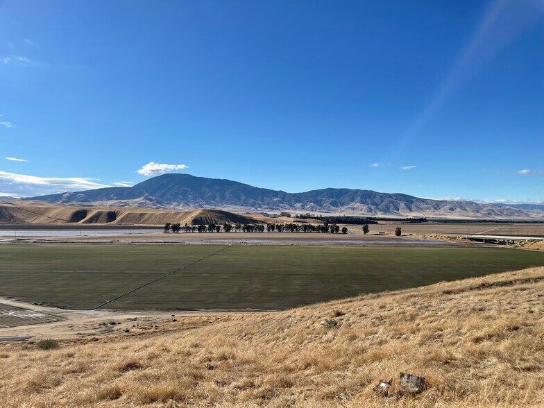 Bena Rd., Bakersfield, CA for sale - Primary Photo - Image 1 of 12